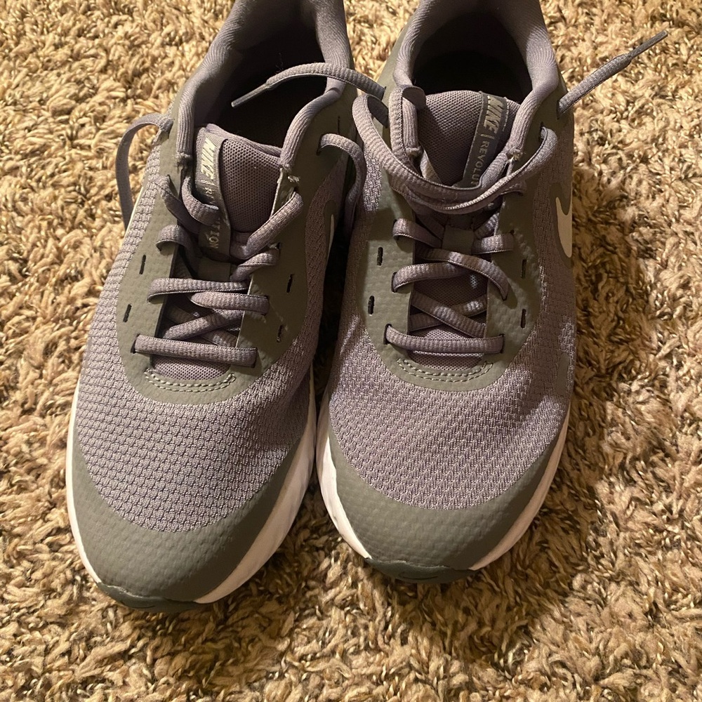 Nike youth size 6 shoes